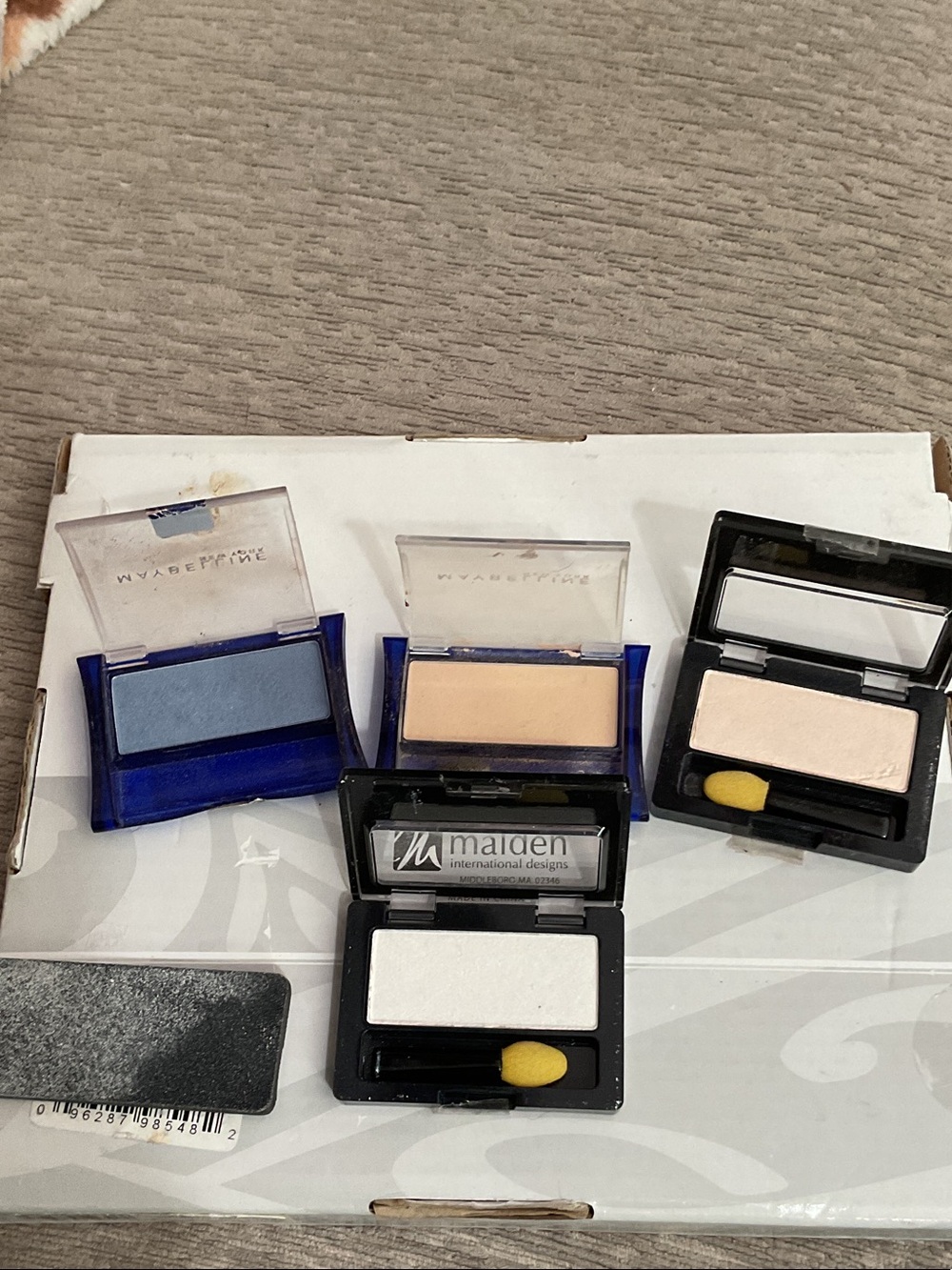 Maybelline Single Eyeshadow Trio - Blue, Beige, White, Light beige